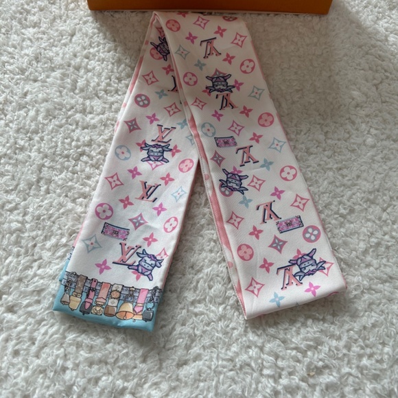 LIMITED EDITION LOUIS VUITTON YEAR OF THE OX RODEO BANDEAU - M76670 - Picture 3 of 15